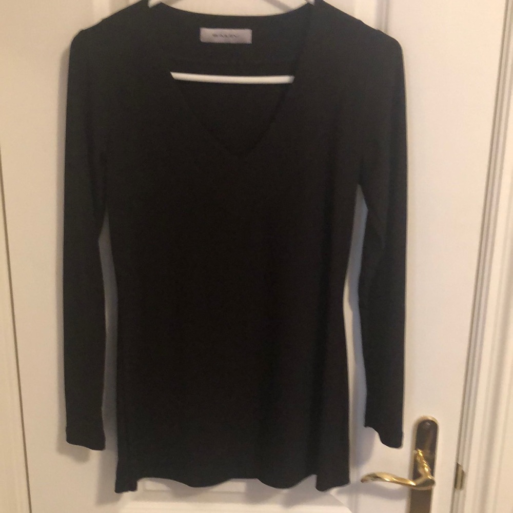 Brian Bailey black stretchy top